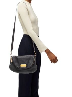 Marc Jacobs Ny Q Natasha Black Pebbled Leather Crossbody bag gold hardware